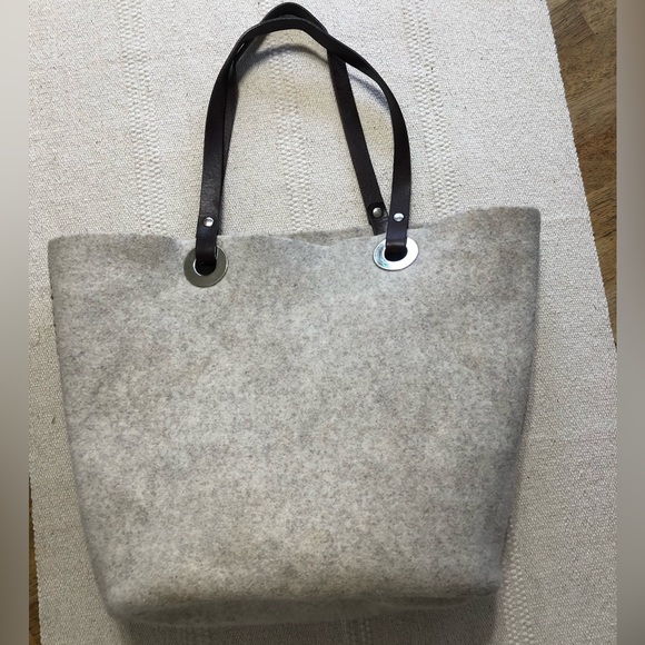 Banana Republic Handbags - Banana Republic Wool & Leather Bucket Bag Purse & Wristlet Light Gray